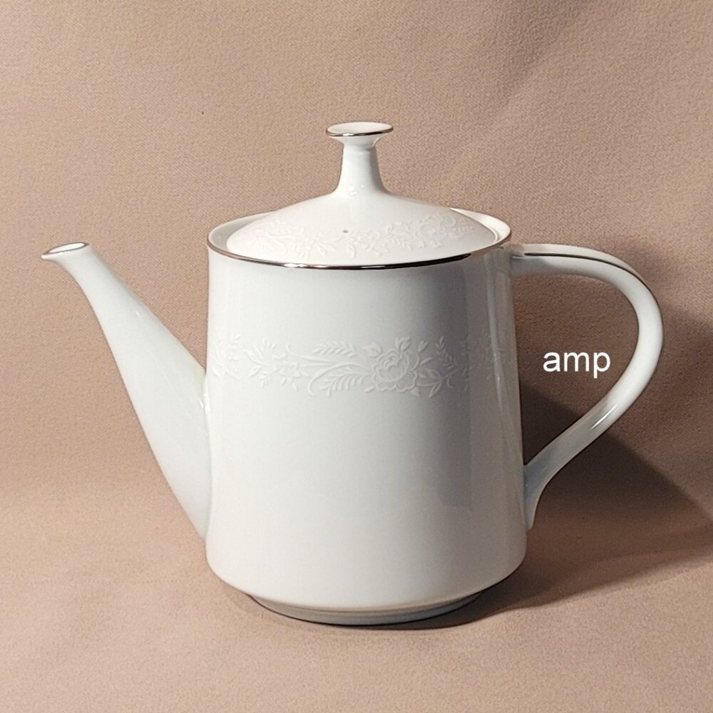 Noritake Reina 6450 Tea Pot (lid chipped)